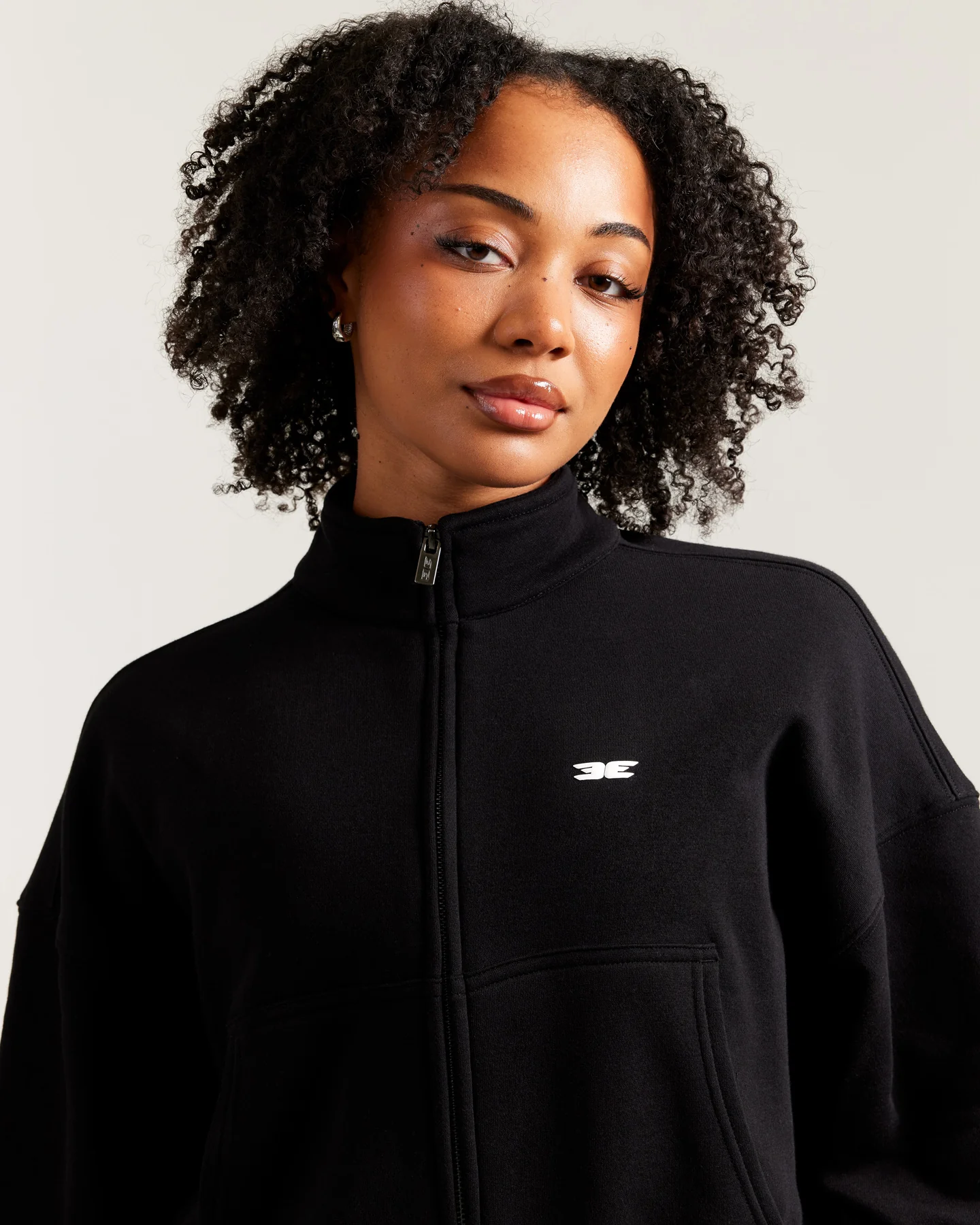 Omni Relaxed Zip Through - Black - Image 5